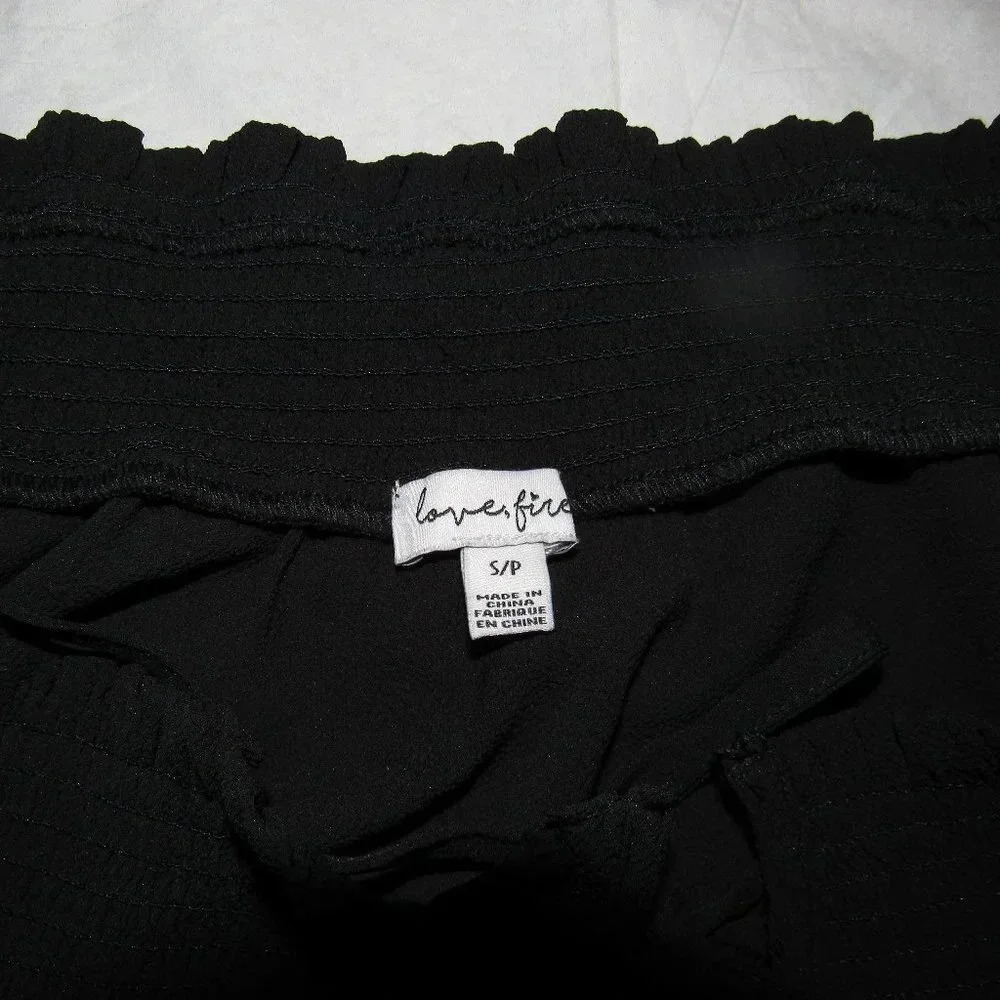 NWT LOVE, FIRE Black Ruffled Top Size Small - Picture 4 of 6
